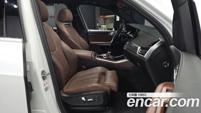 BMW X5 2022 — photo 17
