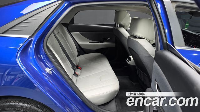 Hyundai AVANTE 2021 — photo 17