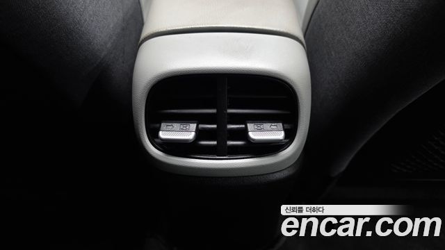 Hyundai AVANTE 2021 — photo 31