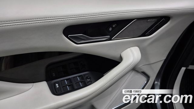 Jaguar I-PACE 2019 — photo 30