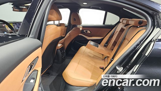 BMW 3-Series 2024 — photo 11
