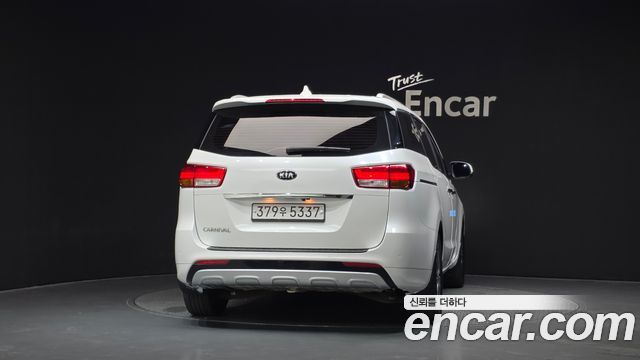 Kia Canival 2018 — photo 4