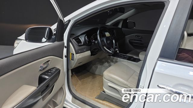 Kia Canival 2018 — photo 10