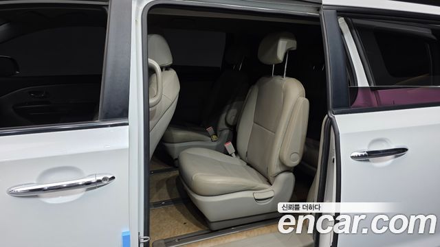 Kia Canival 2018 — photo 11