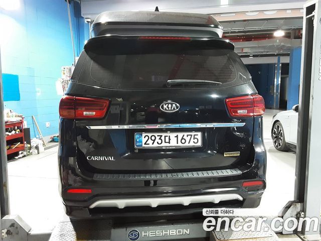 Kia Canival 2019 — photo 2