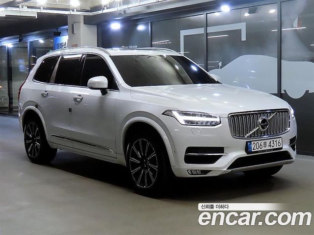 Volvo XC90 2018 — photo 1