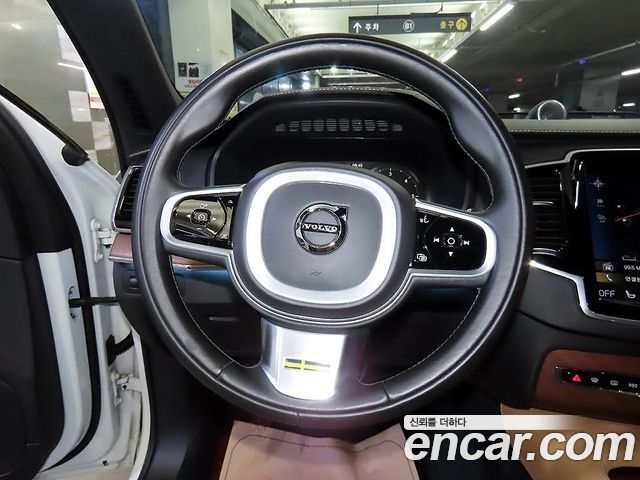 Volvo XC90 2018 — photo 8