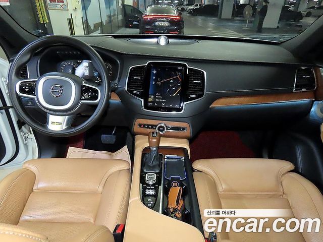 Volvo XC90 2018 — photo 10