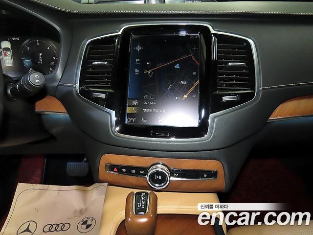 Volvo XC90 2018 — photo 11