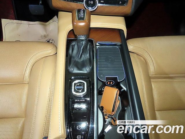 Volvo XC90 2018 — photo 12