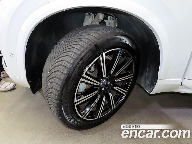 Volvo XC90 2018 — photo 20