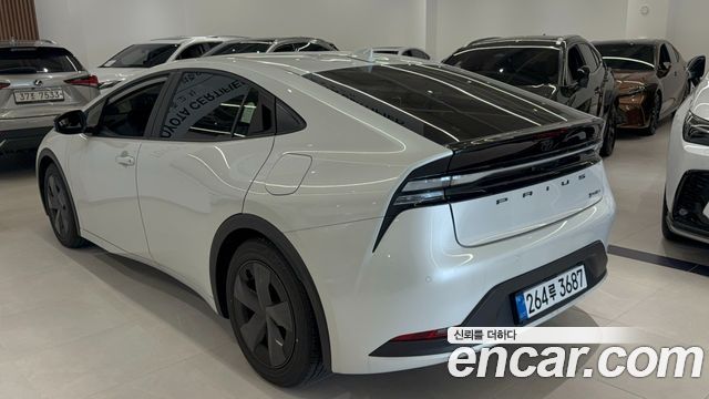 Toyota Prius 2024 — photo 2