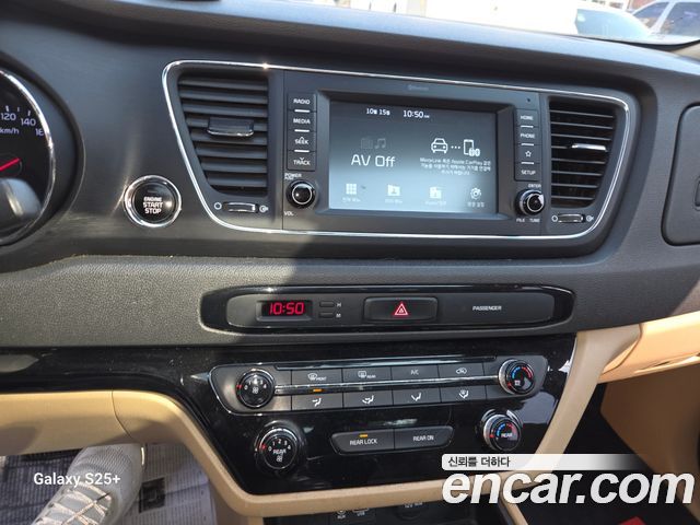 Kia Canival 2019 — photo 12