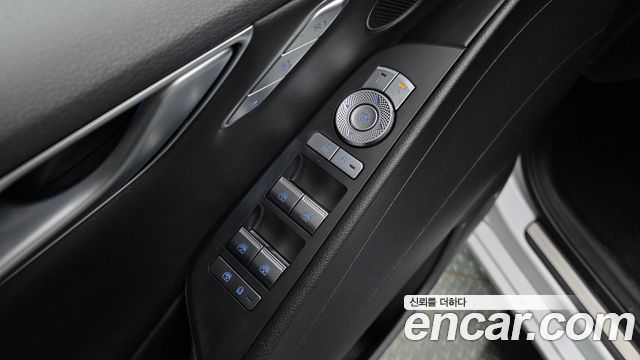 Genesis G80 2022 — photo 28