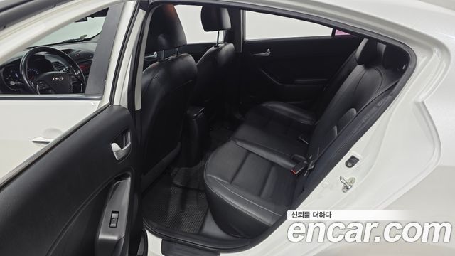 Kia K3 2016 — photo 11