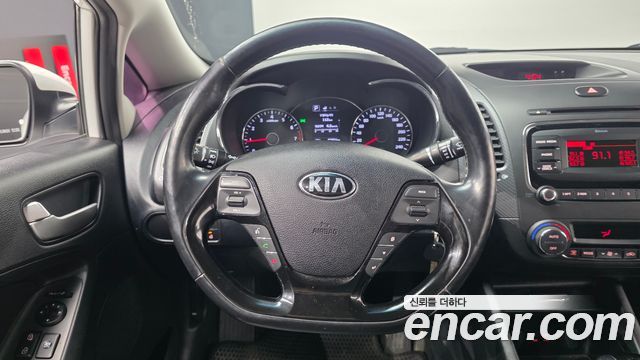 Kia K3 2016 — photo 15
