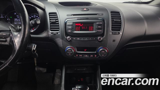 Kia K3 2016 — photo 16