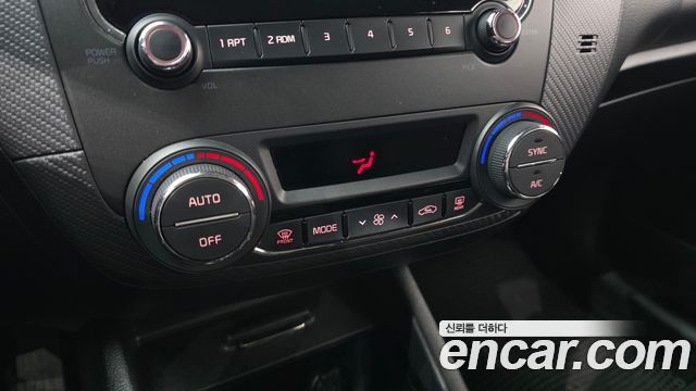 Kia K3 2016 — photo 18