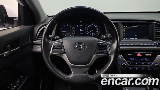 Hyundai AVANTE 2016 — photo 21