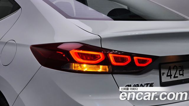Hyundai AVANTE 2016 — photo 9