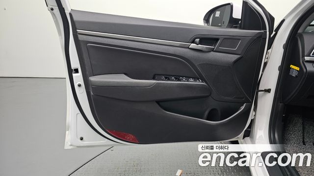 Hyundai AVANTE 2016 — photo 14