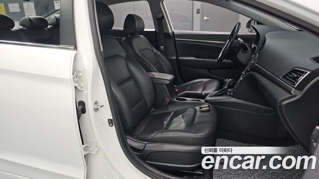 Hyundai AVANTE 2016 — photo 16