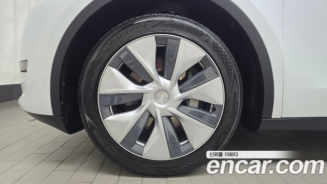 Tesla Model Y 2024 — photo 5
