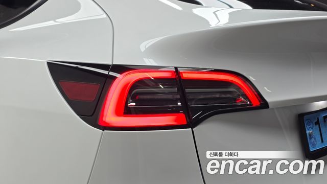 Tesla Model Y 2024 — photo 9
