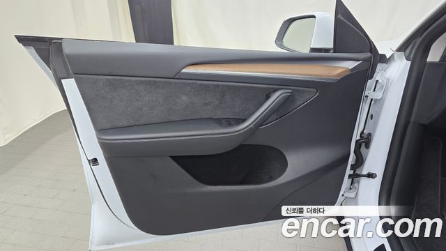 Tesla Model Y 2024 — photo 14