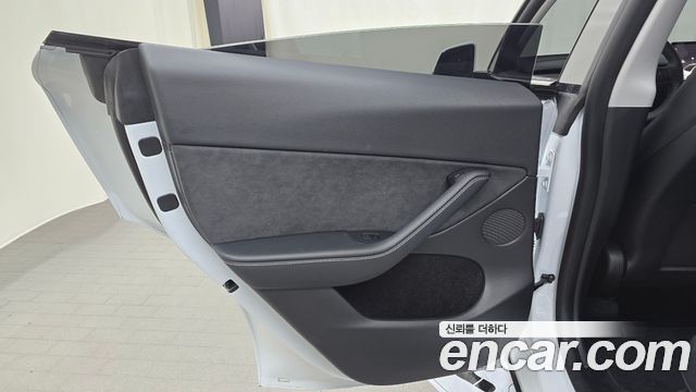 Tesla Model Y 2024 — photo 15