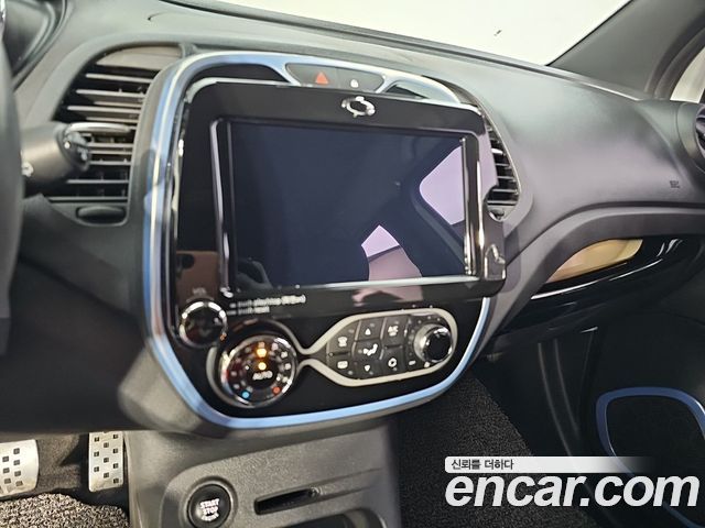 Renault Korea QM3 2017 — photo 13