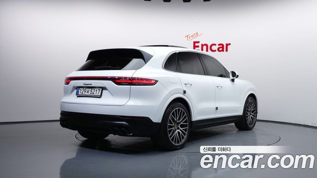 Porsche Cayenne 2022 — photo 2