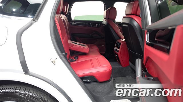 Porsche Cayenne 2022 — photo 17