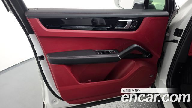 Porsche Cayenne 2022 — photo 14