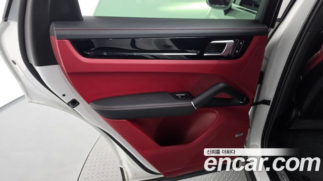 Porsche Cayenne 2022 — photo 15