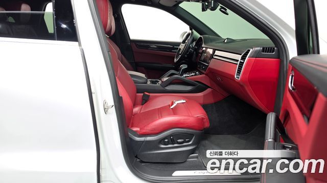 Porsche Cayenne 2022 — photo 16