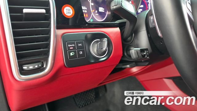 Porsche Cayenne 2022 — photo 28