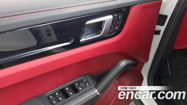 Porsche Cayenne 2022 — photo 31