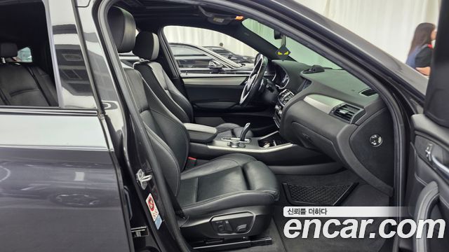 BMW X4 2017 — photo 11