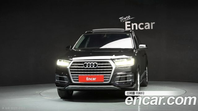 Audi Q7 2019 — photo 3