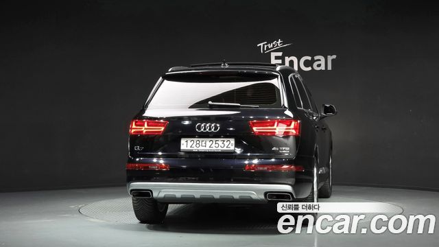 Audi Q7 2019 — photo 4