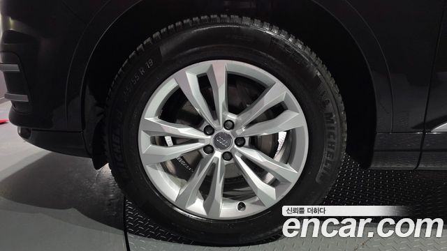 Audi Q7 2019 — photo 5