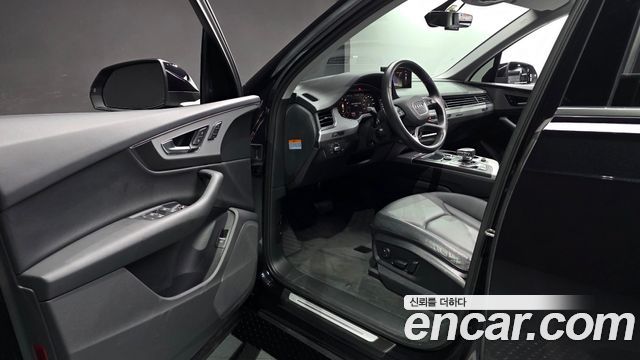 Audi Q7 2019 — photo 10