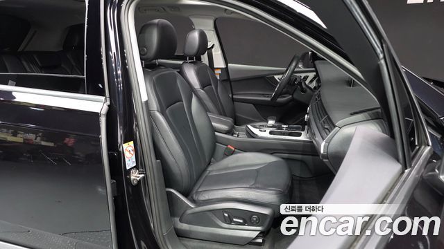 Audi Q7 2019 — photo 11