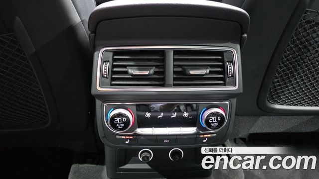 Audi Q7 2019 — photo 16