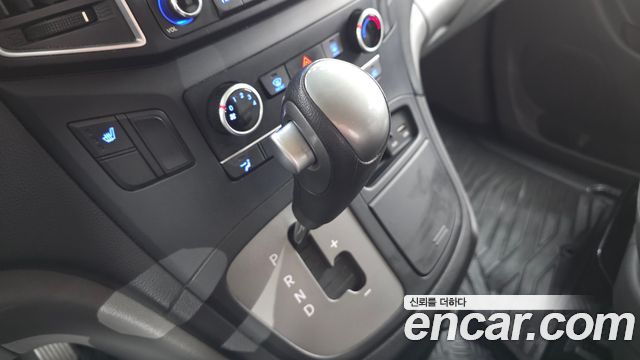 Hyundai Starex 2018 — photo 12