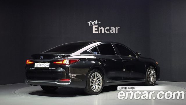 Lexus ES 2022 — photo 2