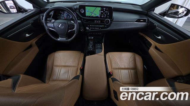 Lexus ES 2022 — photo 10