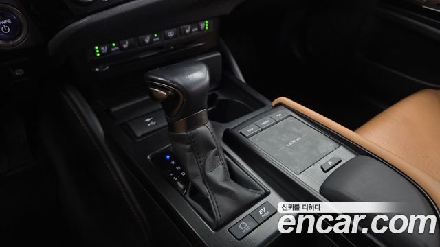Lexus ES 2022 — photo 12