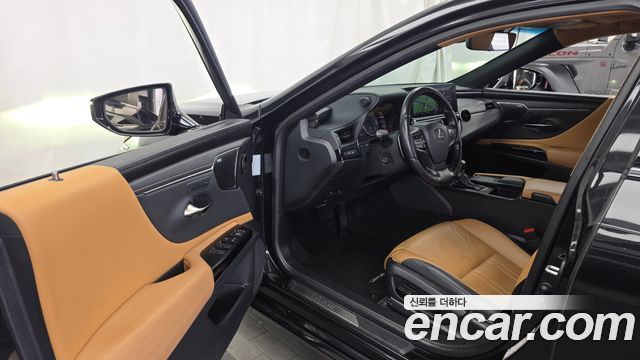 Lexus ES 2022 — photo 13